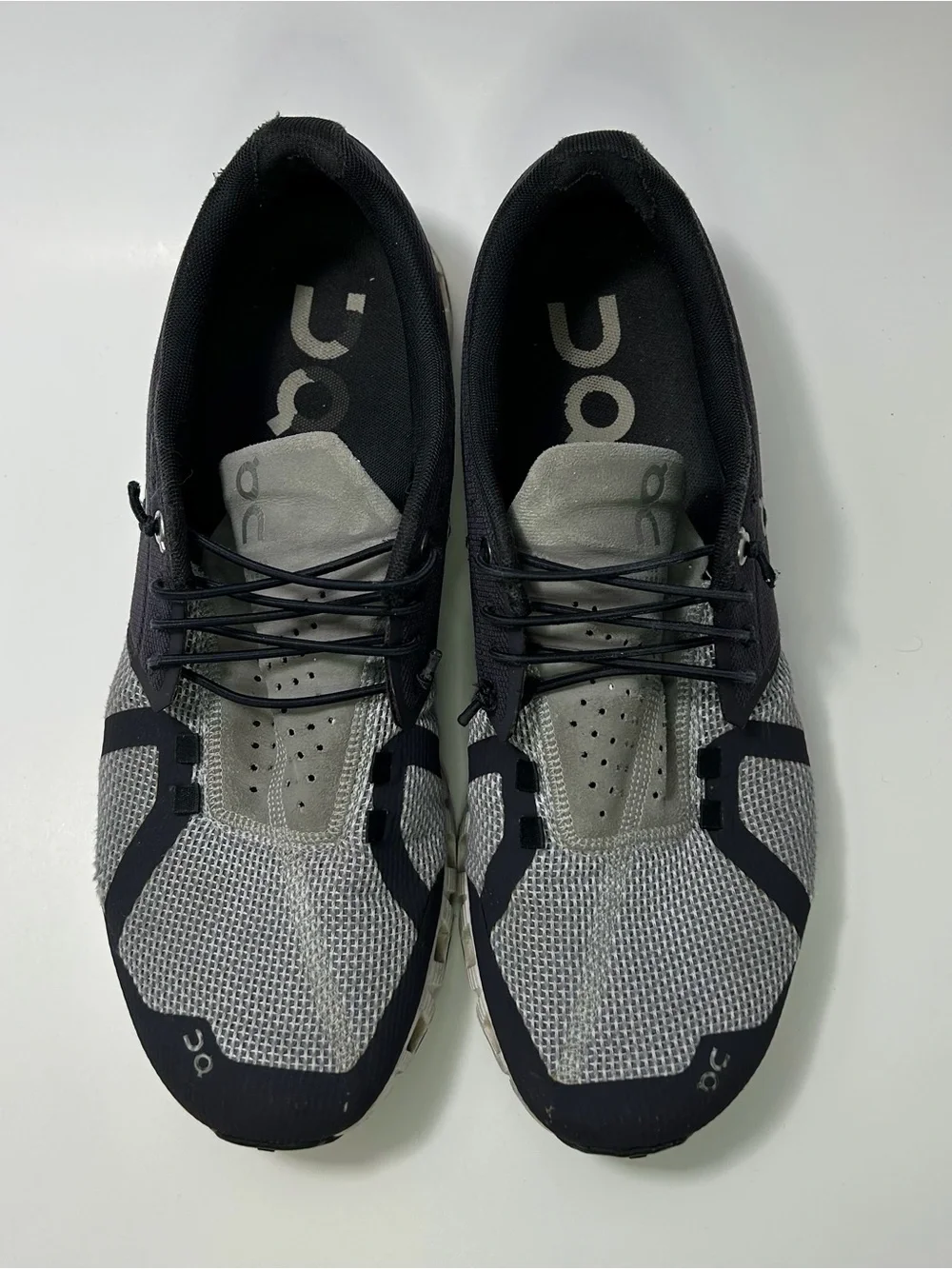 On Cloud 5 Men’s Size 11 Gray Athletic Running Walking Shoes Sneakers Comfort